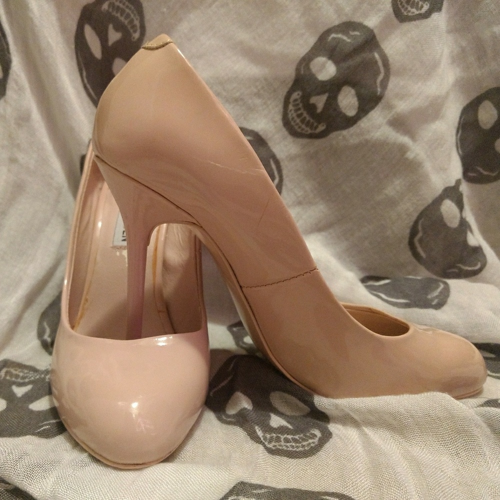 Steve Madden nude patent heels